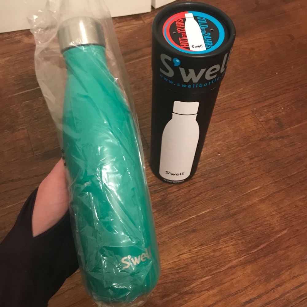 Green S’Well 17 oz water bottle